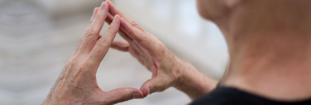 yoga-tenerife-clases-meditacion-salud-amayoga-columpio-masajes